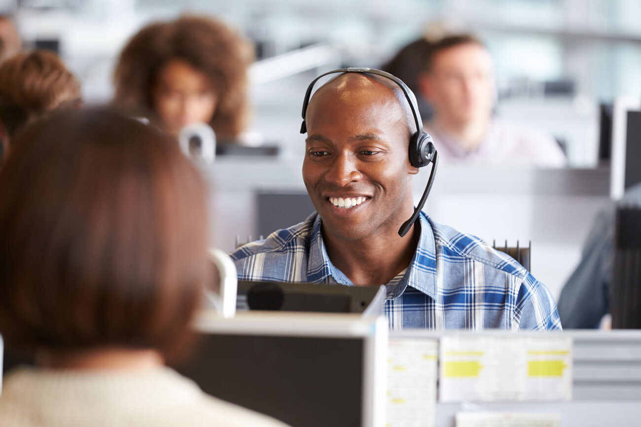 Help 2 Buy Windows adviser on the phone in the call centre
