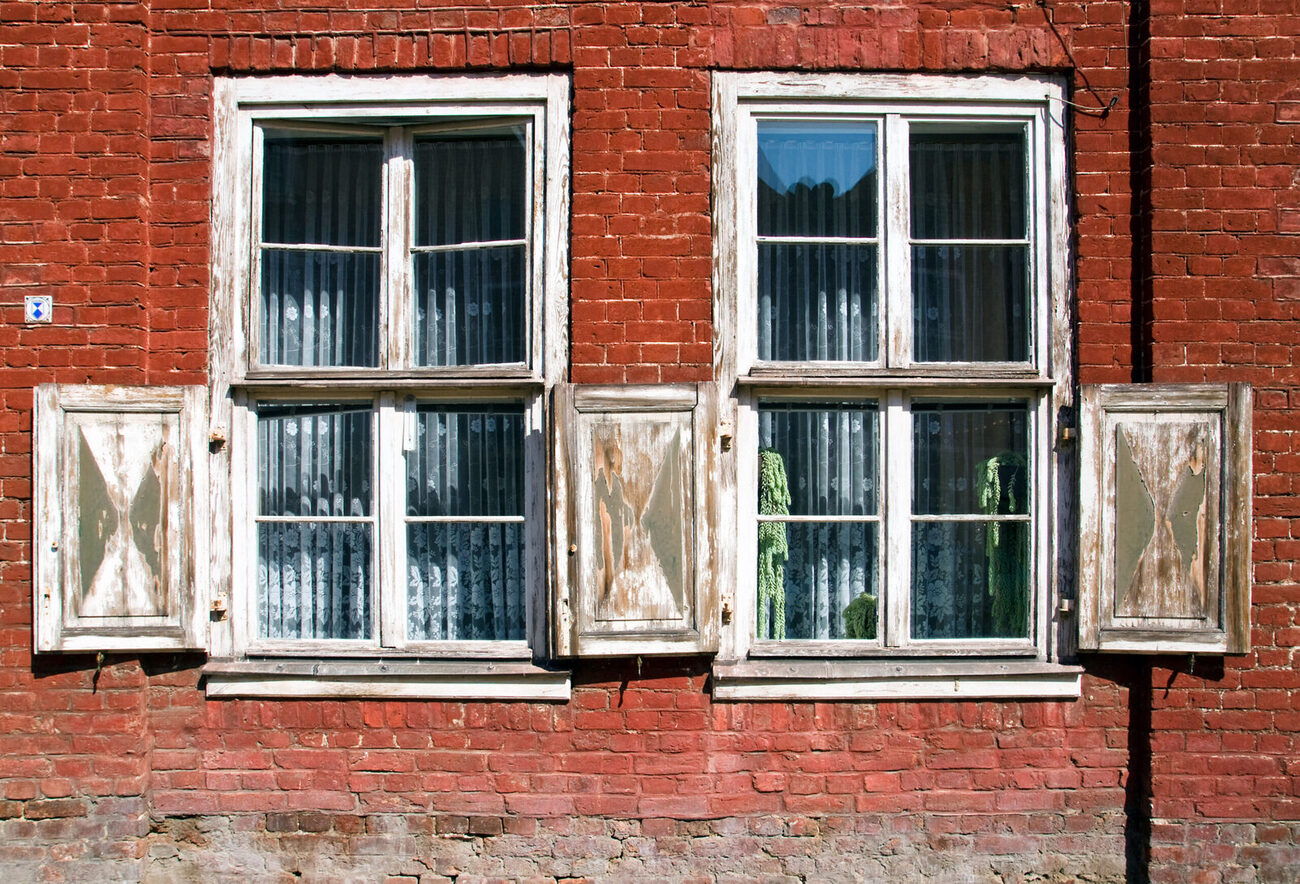 Old outworn window past its prime